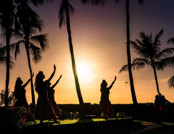 ハワイアンフラダンスは神聖な踊りだった！ その歴史と文化を解説