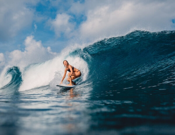 ハワイ発祥のサーフィン！ その歴史やオアフ島でのおすすめサーフスポットを紹介