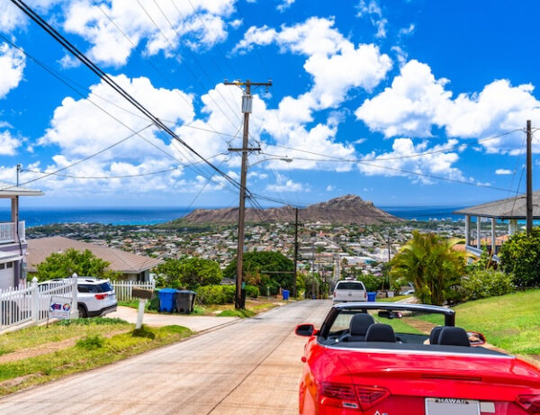 ハワイでは日本の運転免許証が使える！ ハワイの交通ルールや覚えておくべき標識を紹介