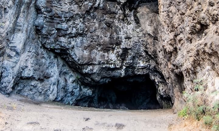 オアフ島 カネアナ洞窟とは