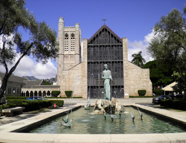 セントアンドリュー大聖堂とは？ハワイ文化との交わりや歴史について解説