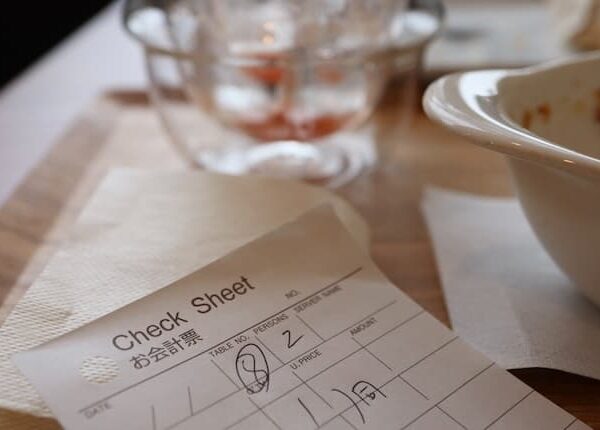 ハワイで支払うチップの相場とは？いつ、どこで、何に対してチップを渡すのか解説