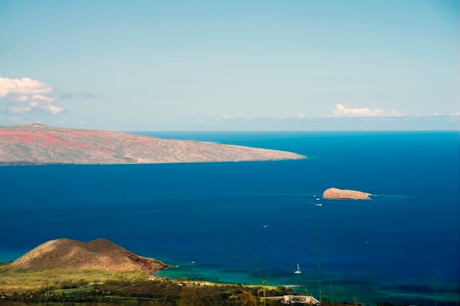カホオラウェ島へのアクセスと観光の可否