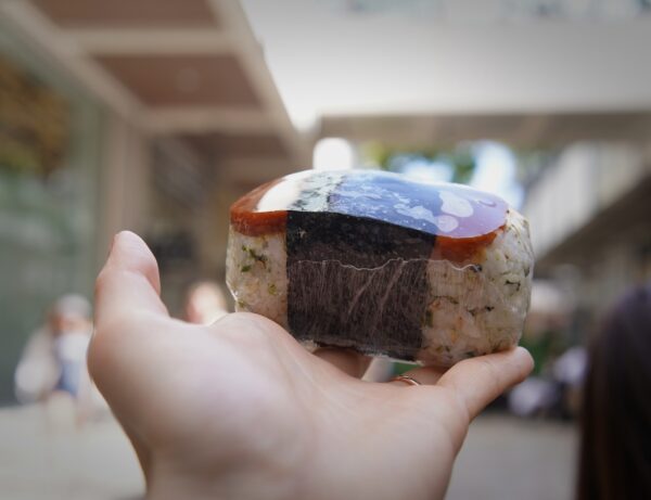 ハワイのソウルフード"スパムむすび"、実は戦後の日系移民が生んだ味だった